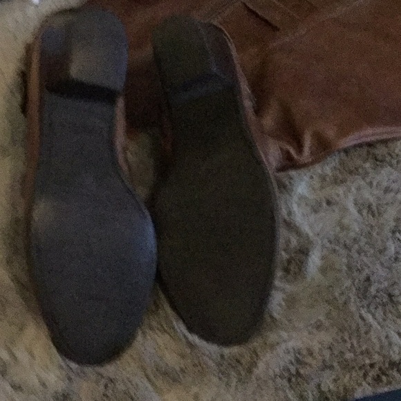 Tall distressed brown boots - Picture 2 of 3